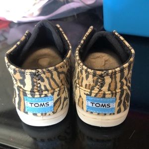 Toms Tiny Brown Canvas Ocelot